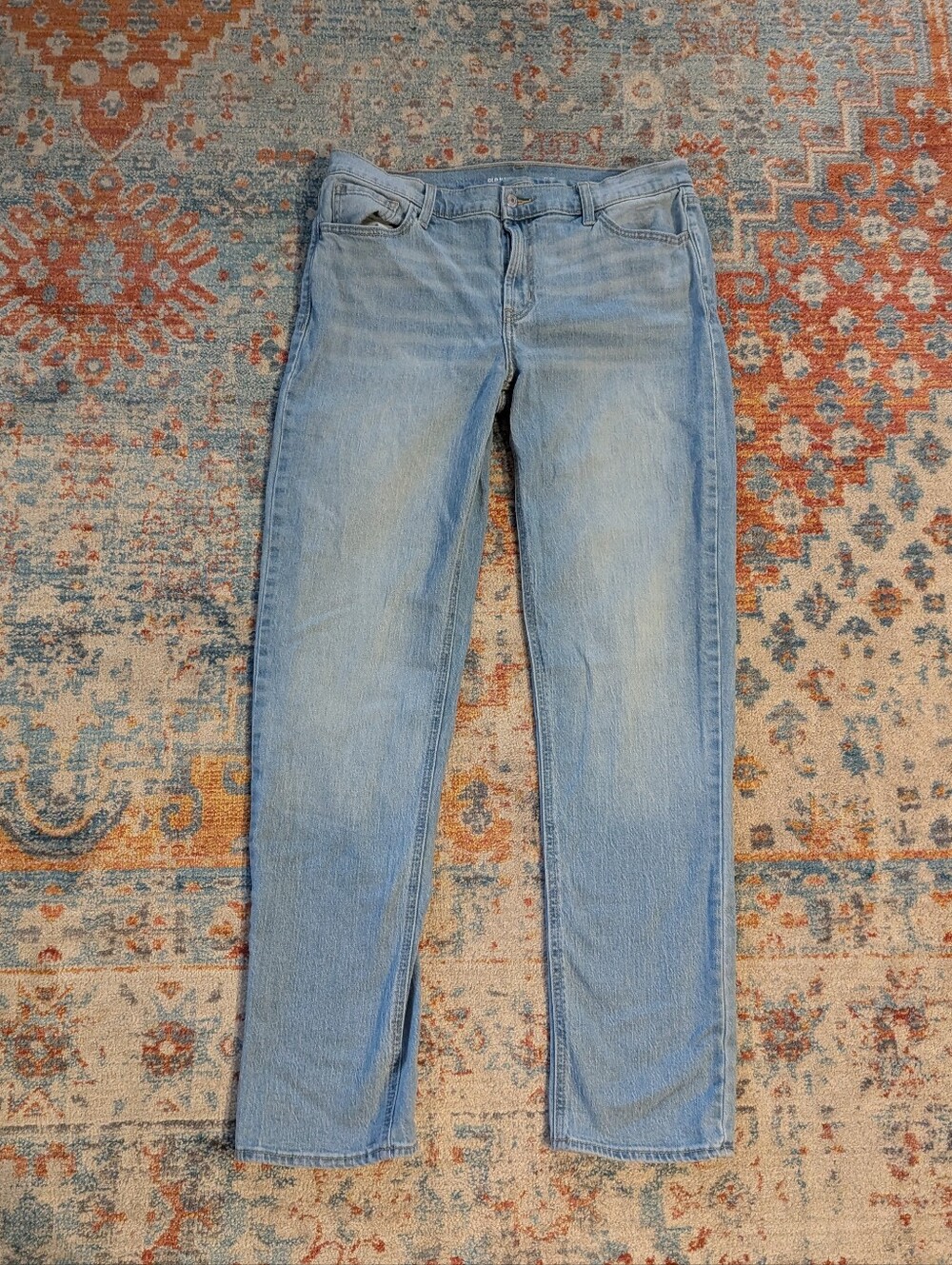 Old Navy Women's 10 TALL Mid-Rise Wow Boyfriend Straight Jeans Light Wash